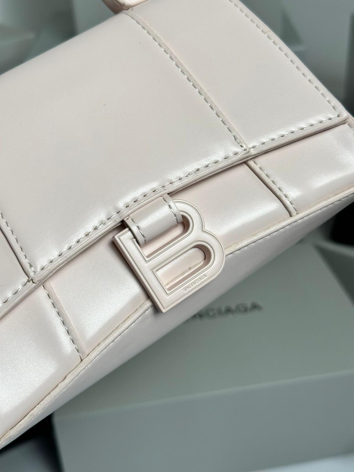 BB hourglass bag