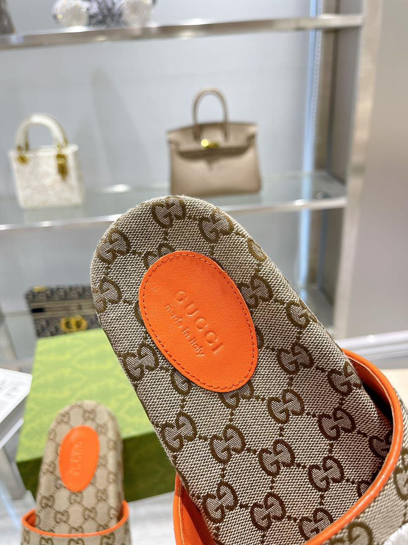 GG slipper