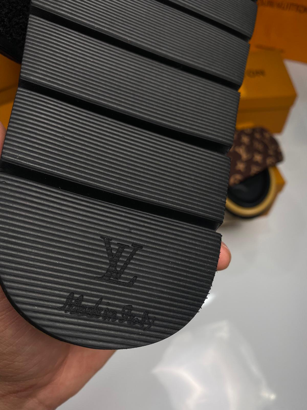 Vv slipper