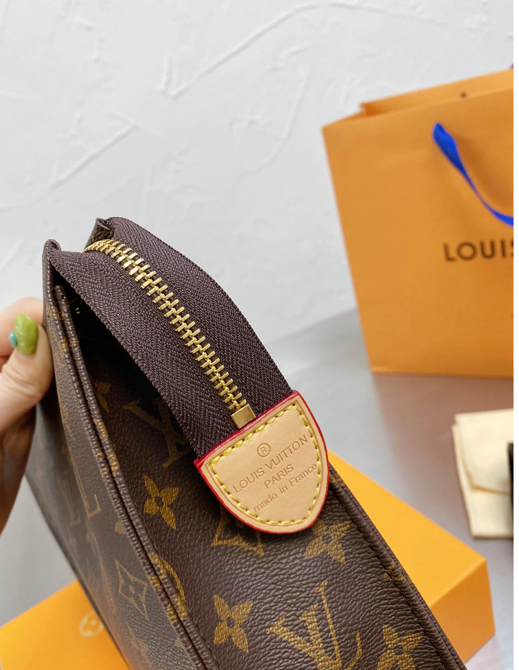 VV TOILETRIES BAG