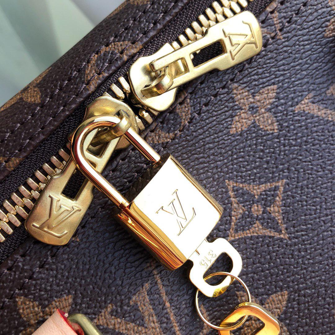 traveling bag