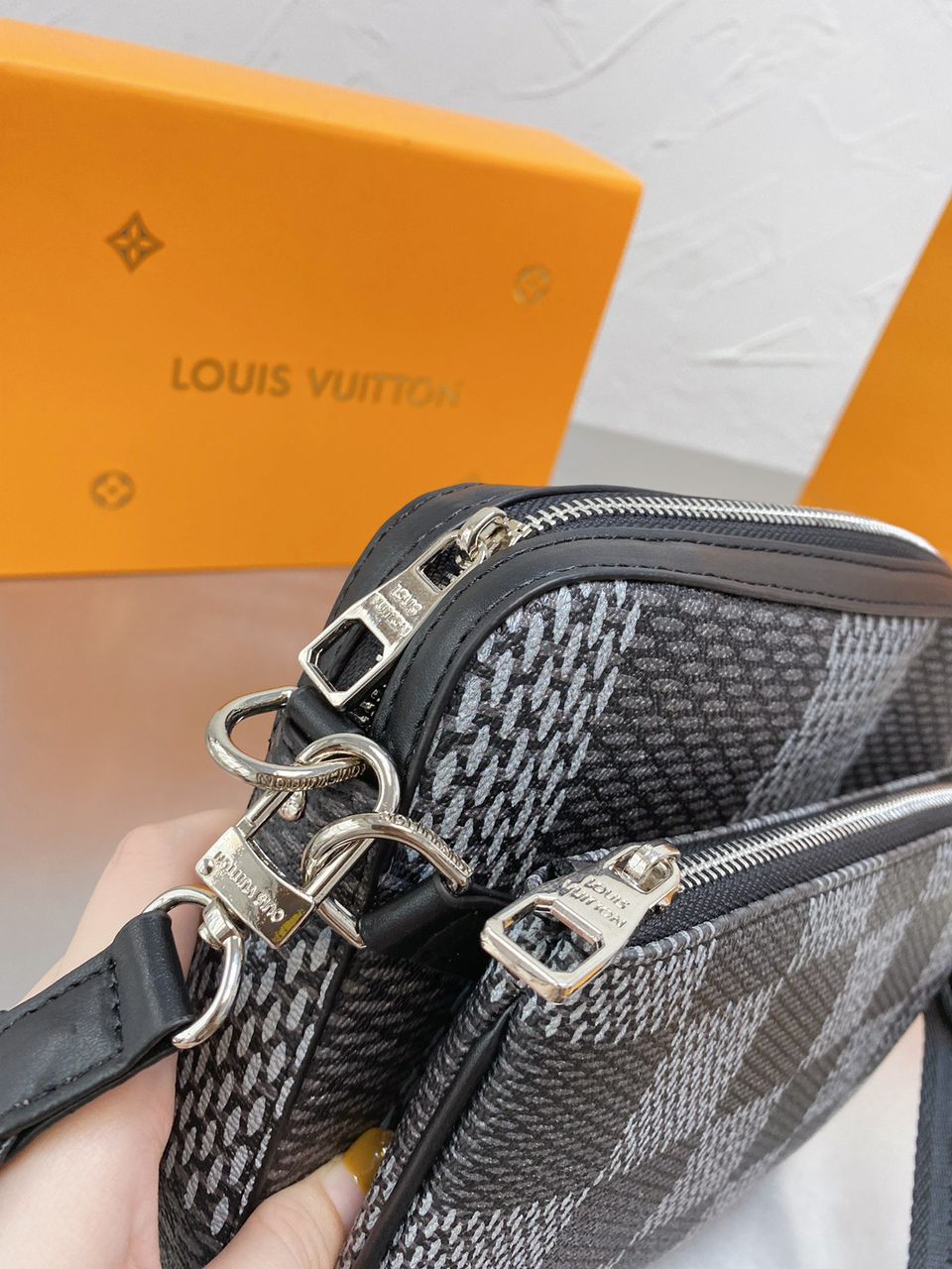 Men’s messenger bag
