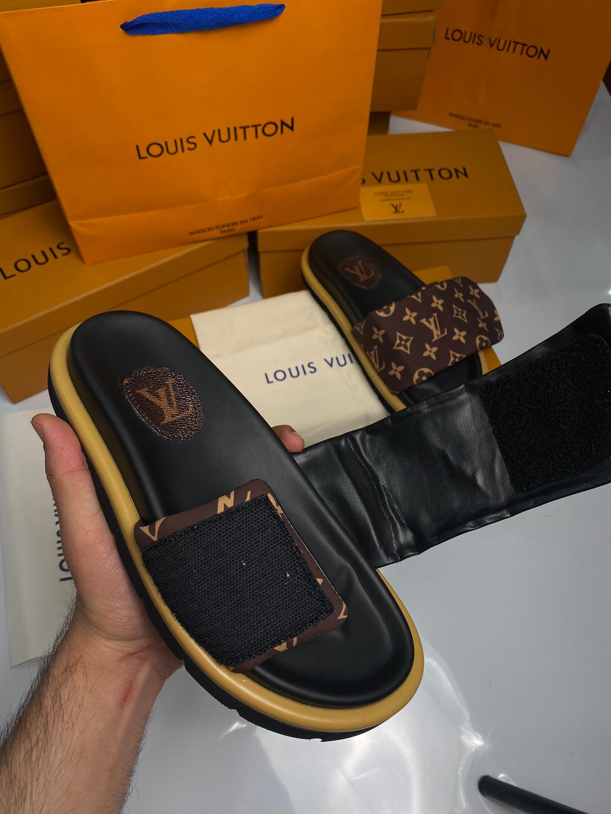 Vv slipper