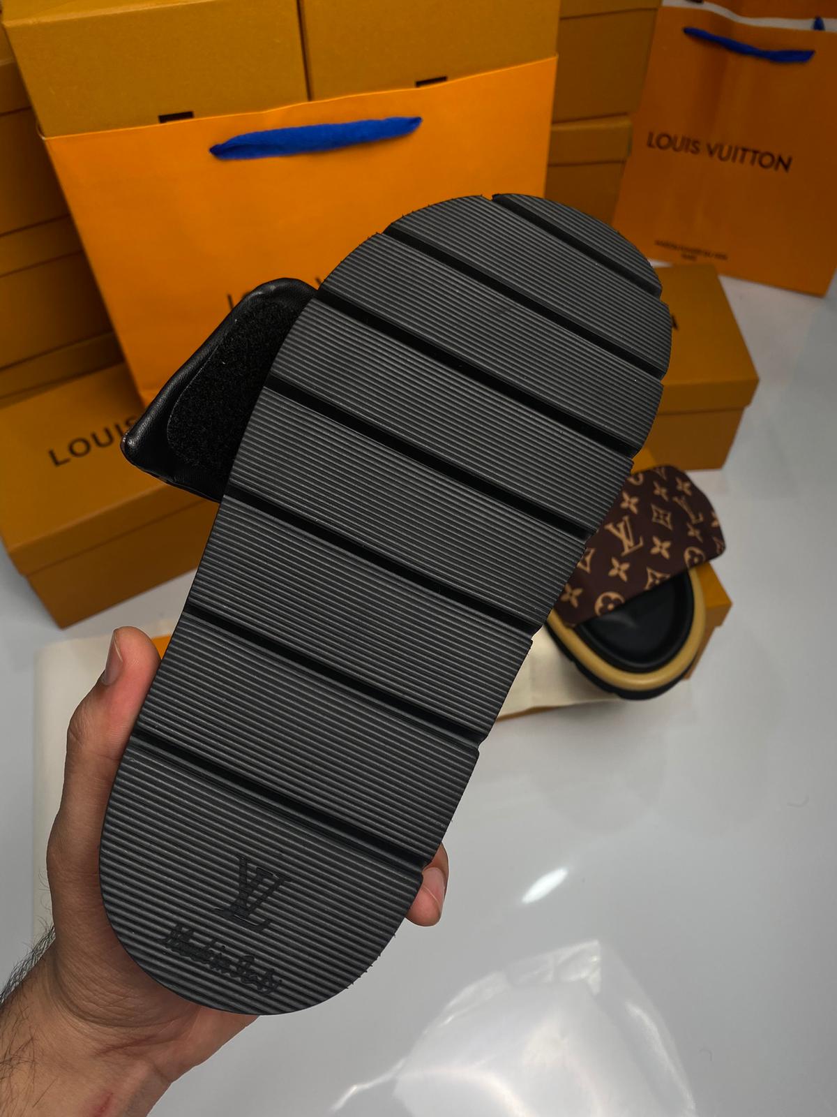 Vv slipper