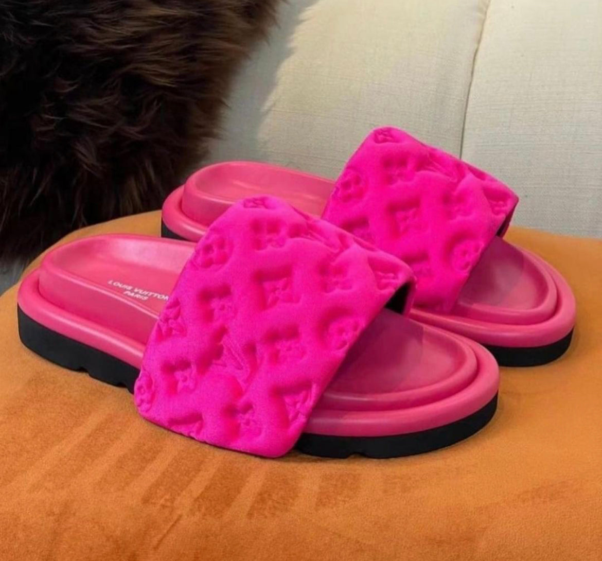 VV leather slipper