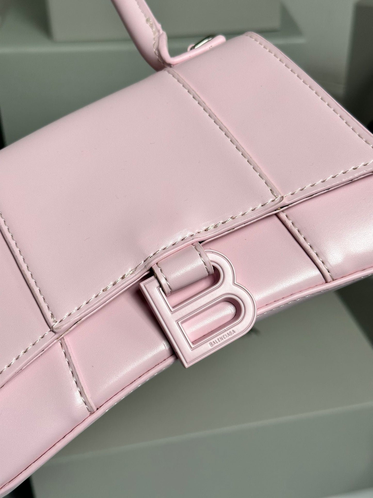 BB hourglass bag