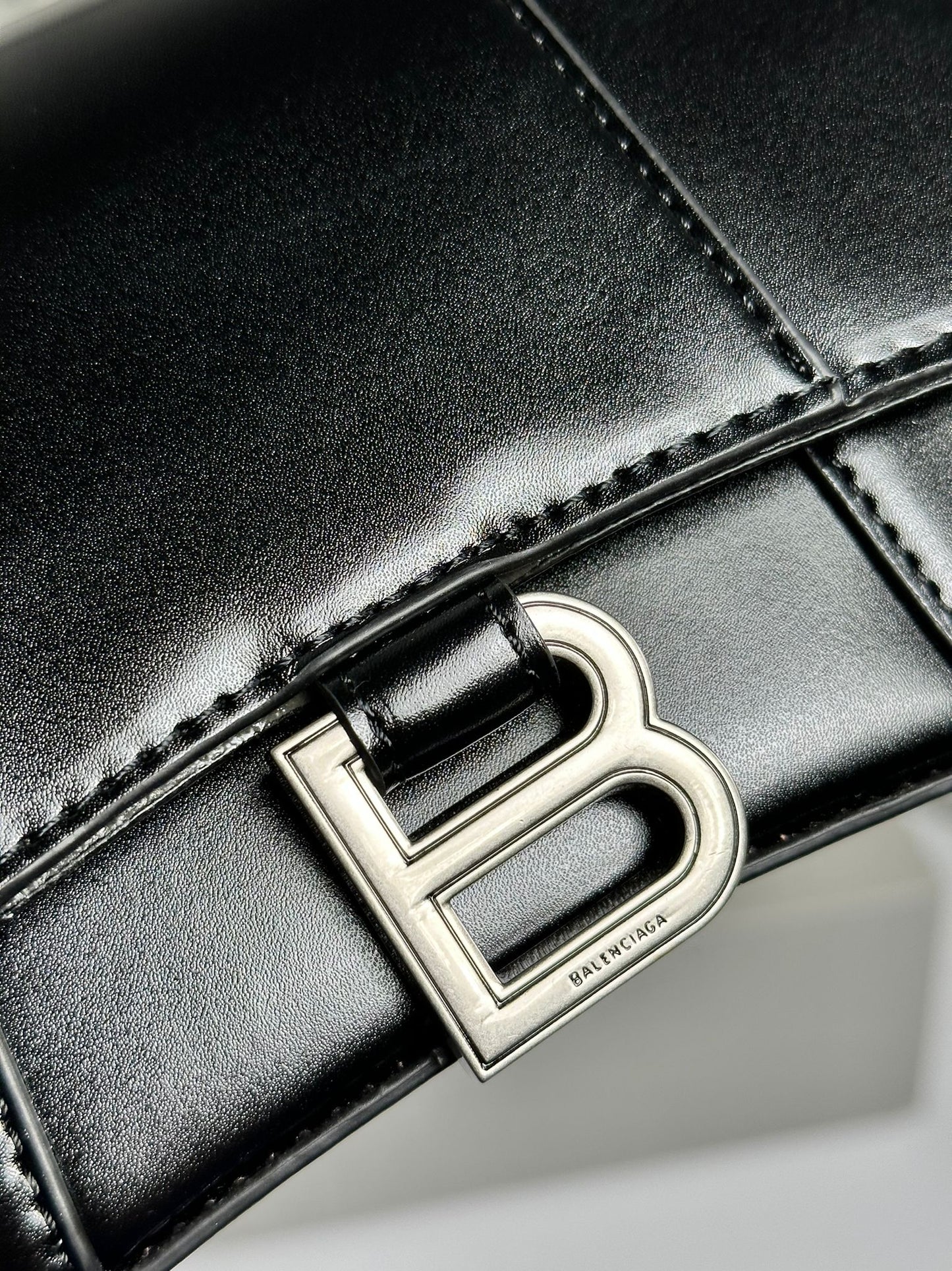 BB hourglass bag