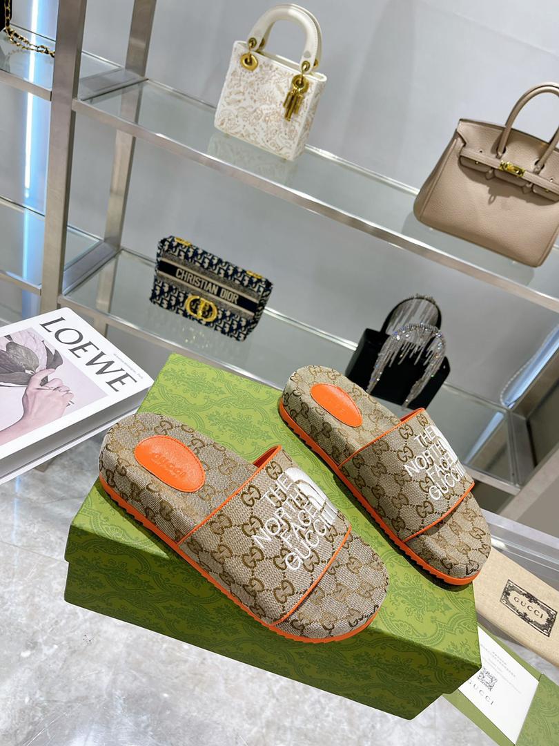 GG slipper