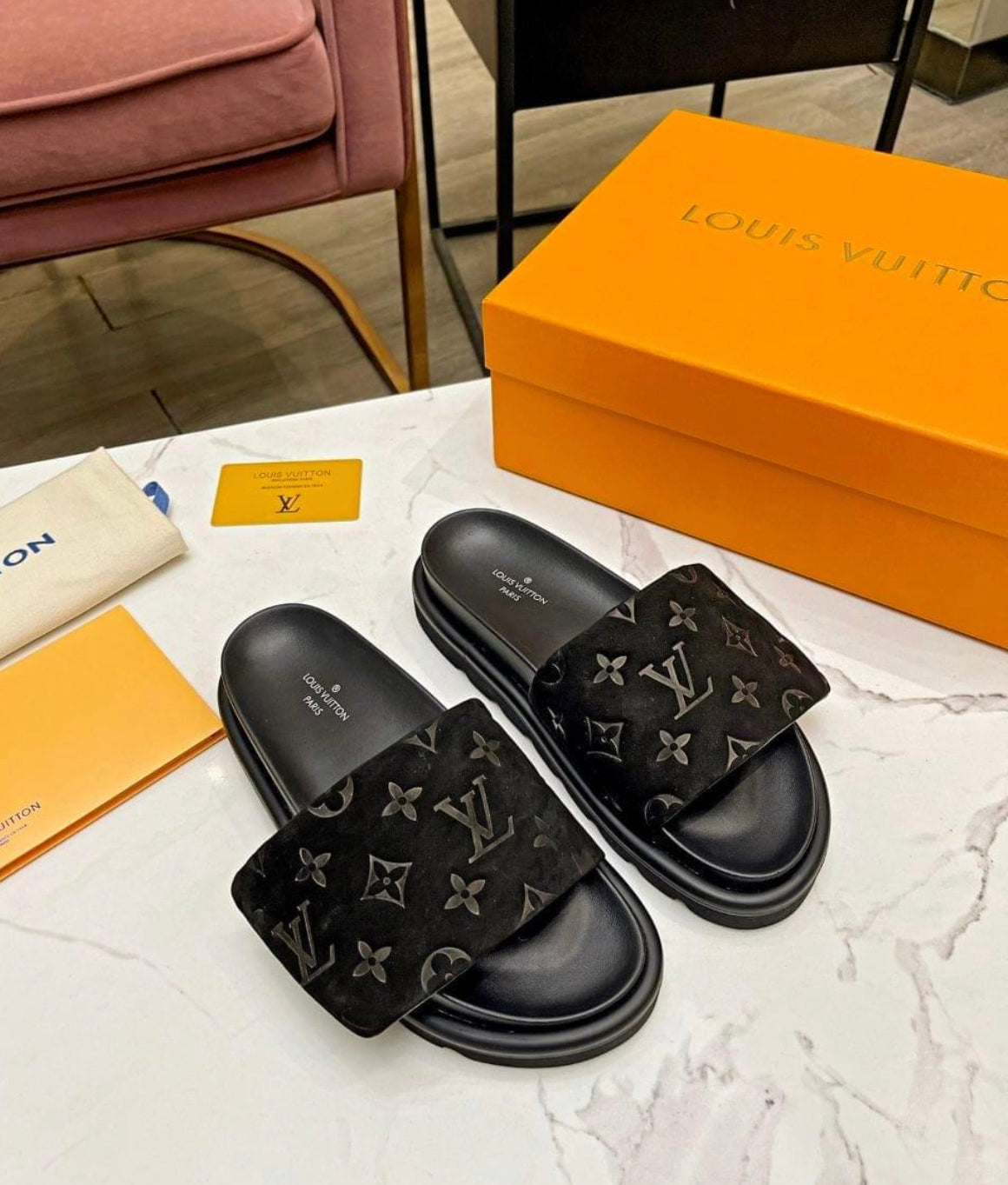 VV leather slipper
